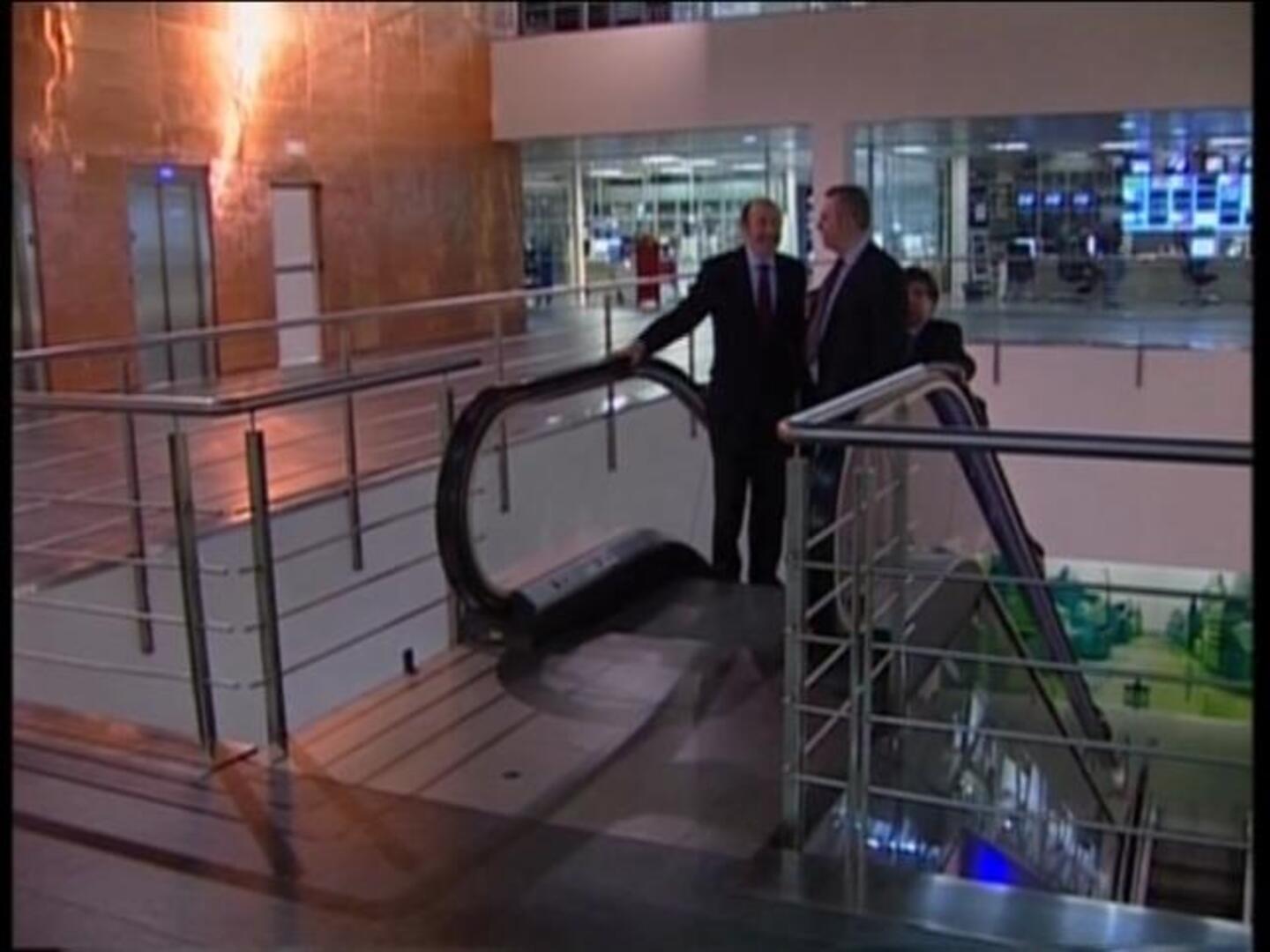 Rubalcaba desdeña la declaración de Otegi: «ETA acabará cuando cambie sus siglas por las de FIN»