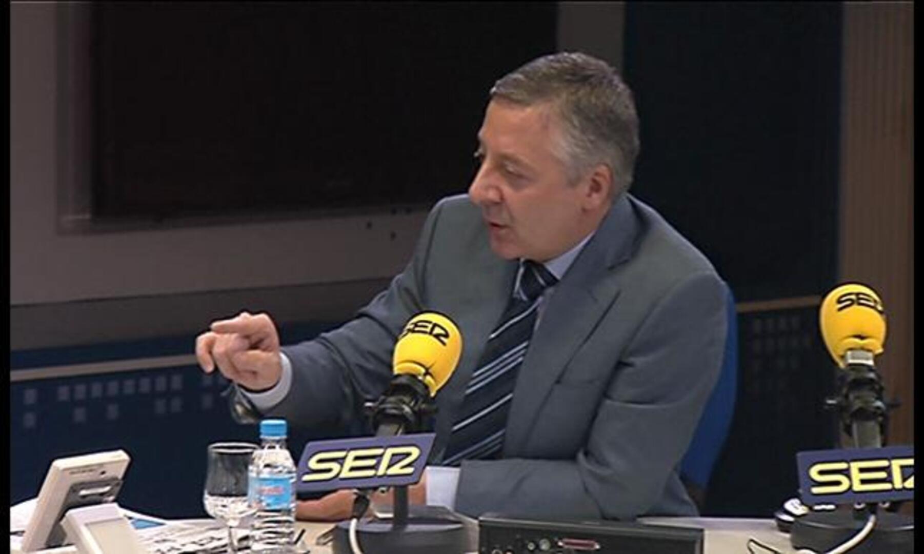 Blanco no quiere «acuerdos entre bambalinas» para evitar primarias entre Rubalcaba y Chacón