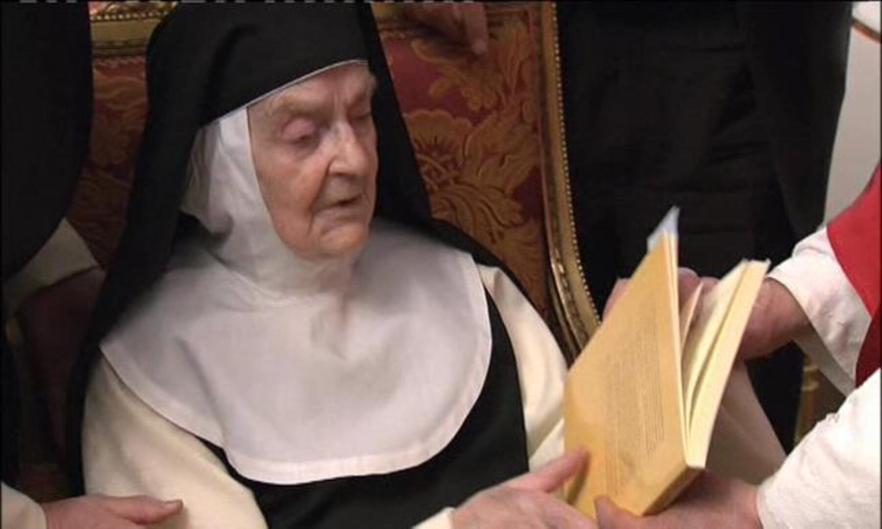 Sor Teresita a Benedicto XVI: «Rezo por usted todos los días»