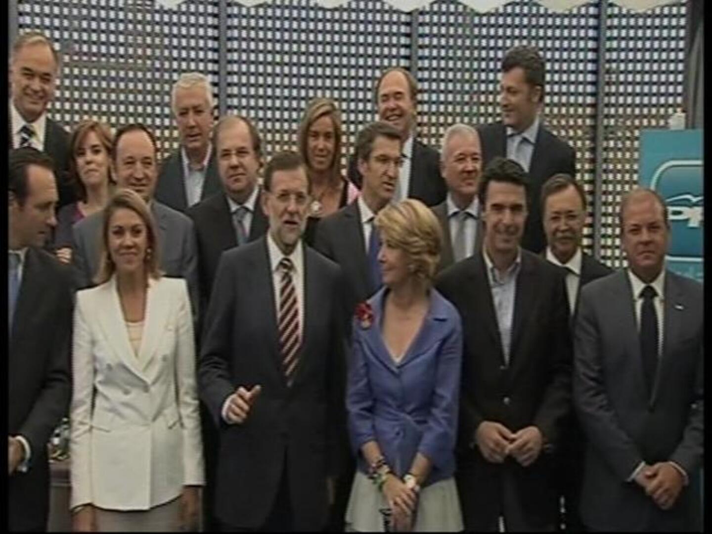 Rajoy reúne a sus barones para concretar medidas de austeridad y transparencia