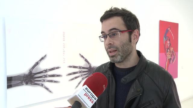 Una muestra ilustra películas de Almodóvar