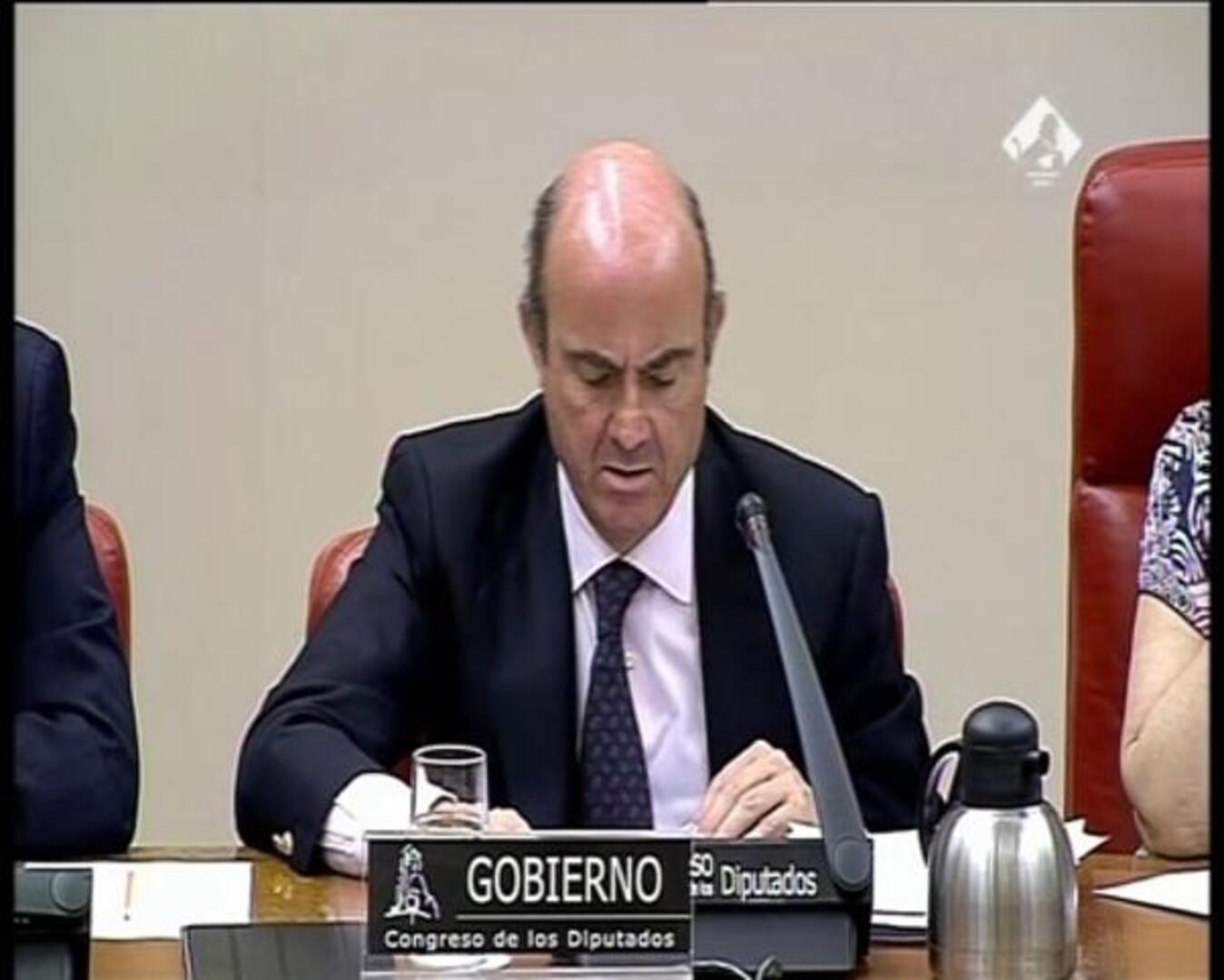 De Guindos anuncia que Bruselas impondrá condiciones a todos los bancos