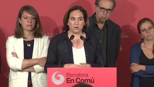 Colau defiende el acuerdo con el PSC con los votos de Valls