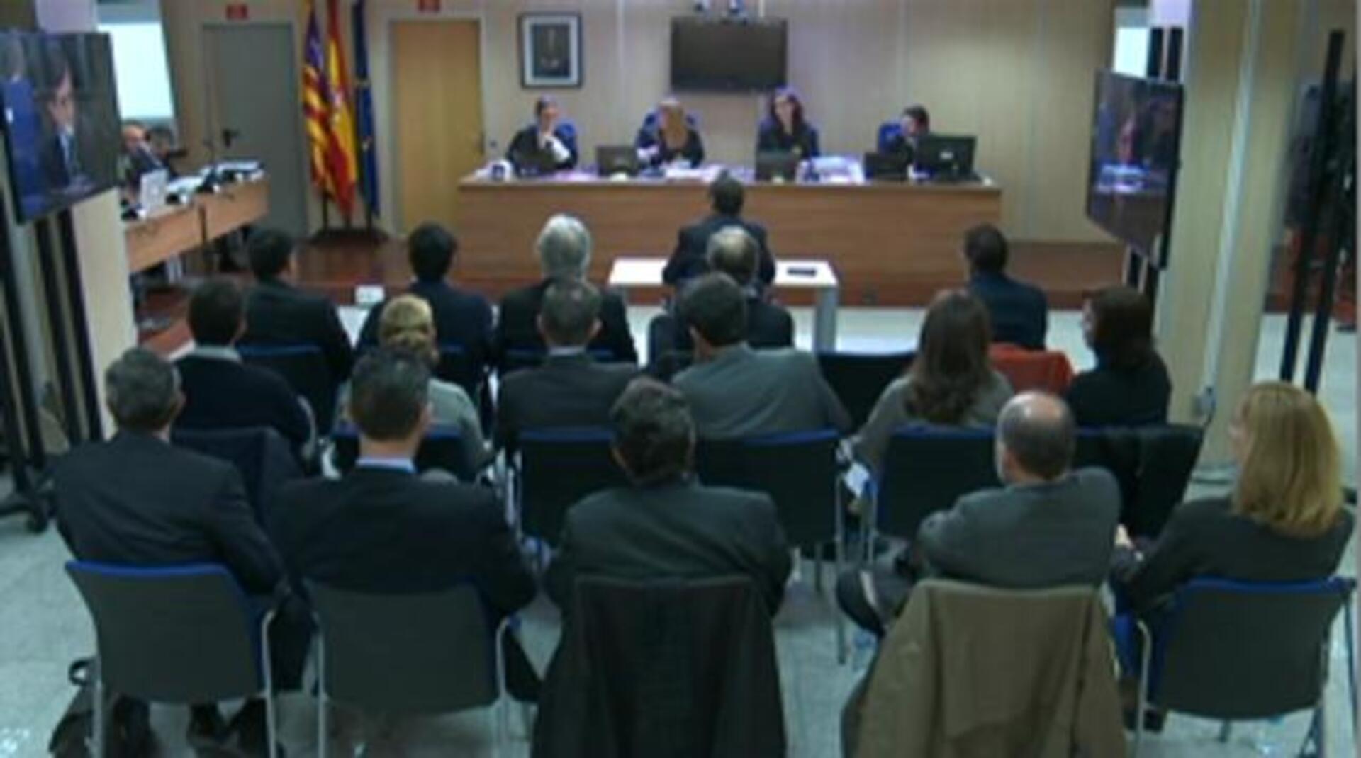 Diego Torres y su esposa Ana María Tejeiro, con su abogado, Manuel González Peeters