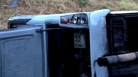 Tres heridos graves al volcar un autobús que llevaba turistas al aeropuerto de Barcelona