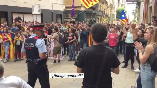 Algunas aglomeraciones de viajeros ayer en el Metro de Barcelona a raíz de la huelga