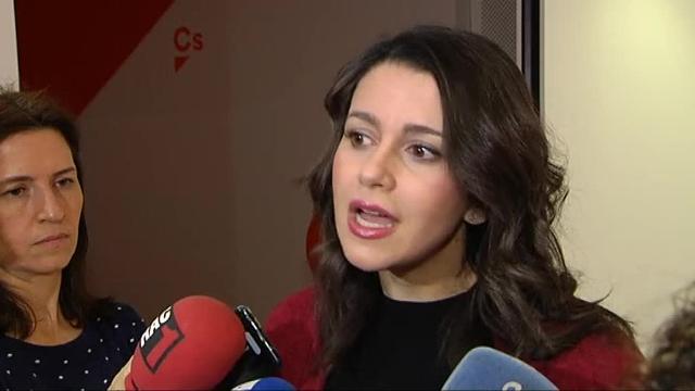 Arrimadas: &quot;Que no sigan haciendo perder el tiempo a la gente, que ya está bien&quot;