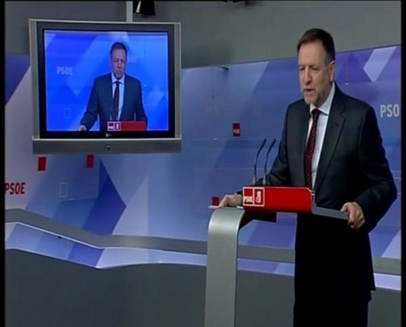 Cuatro militantes del PSOE intentarán competir con Chacón y Rubalcaba