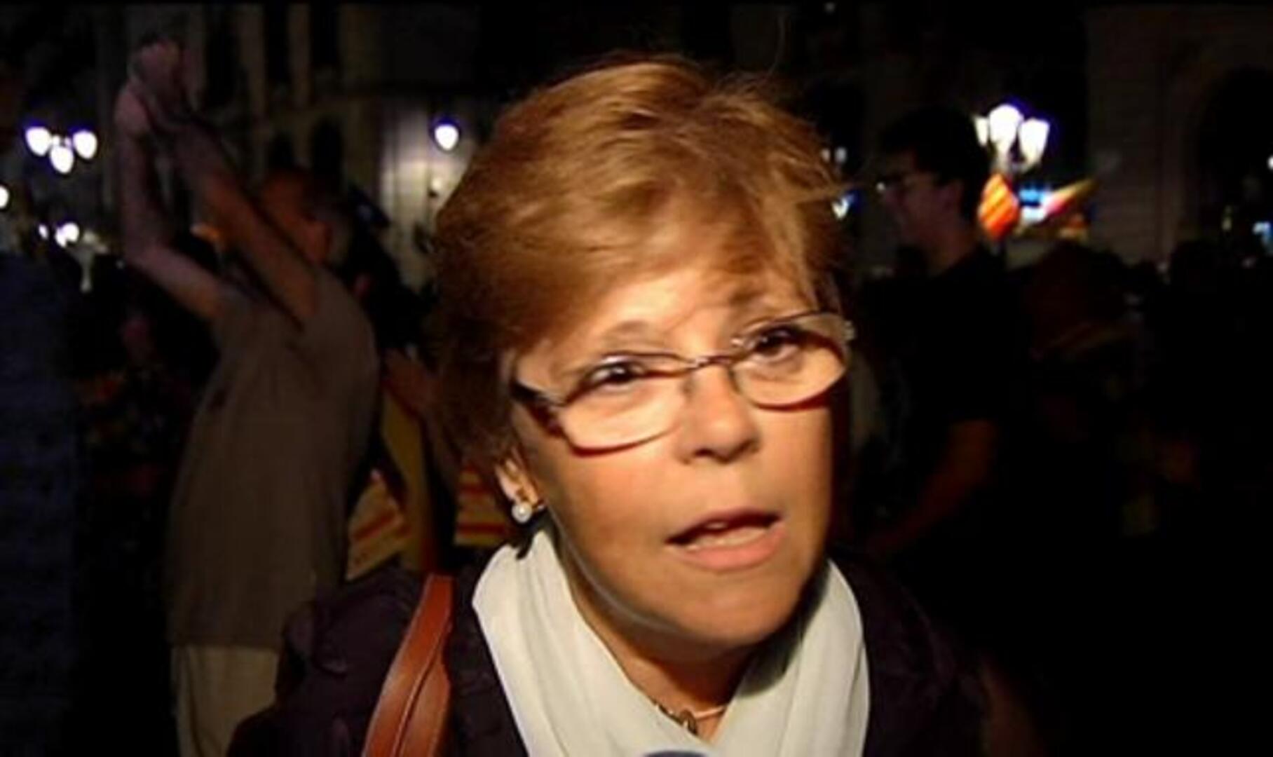 Cuatro mil personas ovacionan en Barcelona a Mas tras su reunión con Rajoy