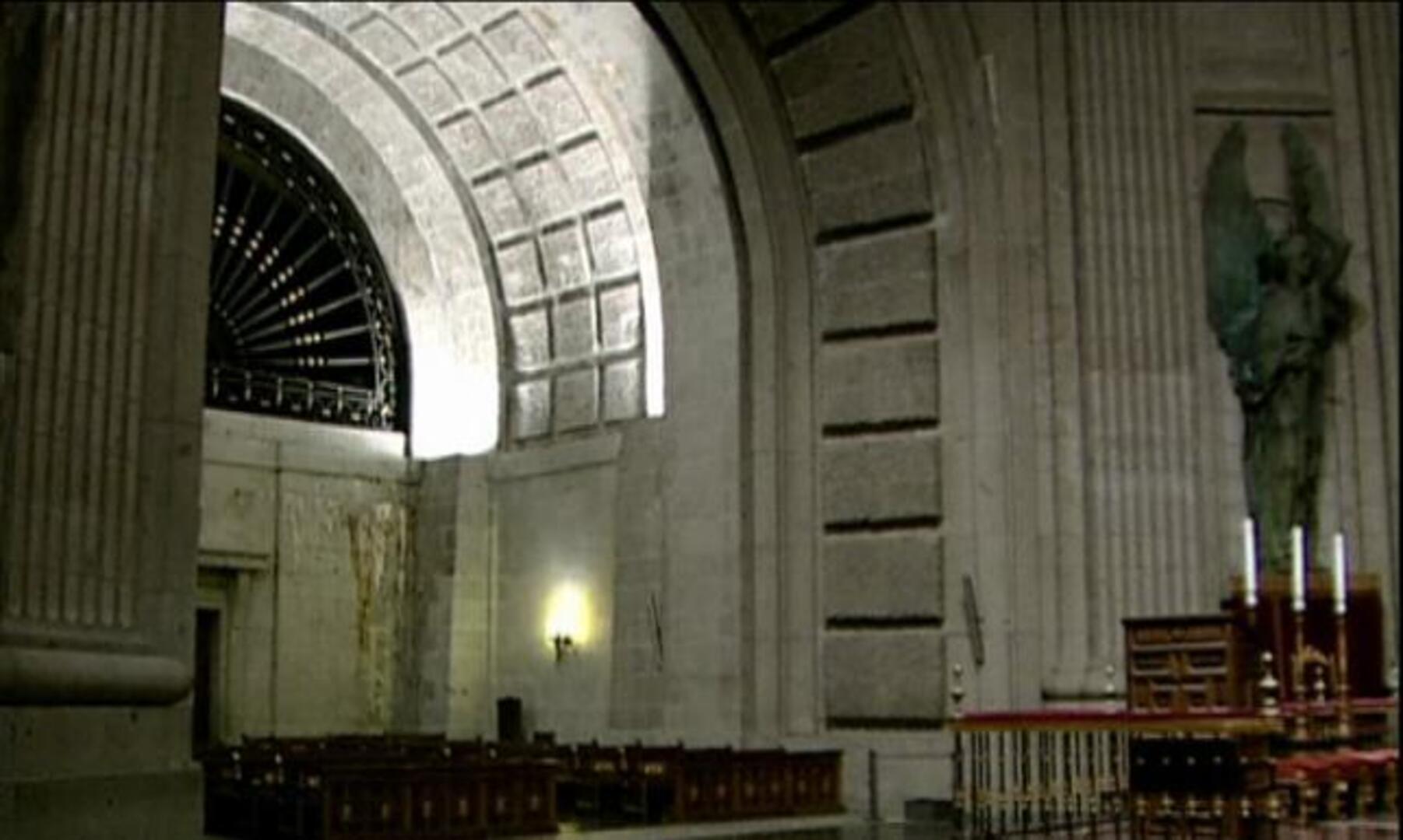 El Gobierno admite contactos con la familia de Franco para retirar sus restos del Valle de los Caídos