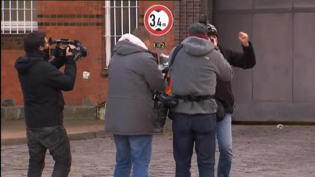 Euforia independentista a las puertas de la prisión alemana tras conocerse la puesta en libertad de Puigdemont