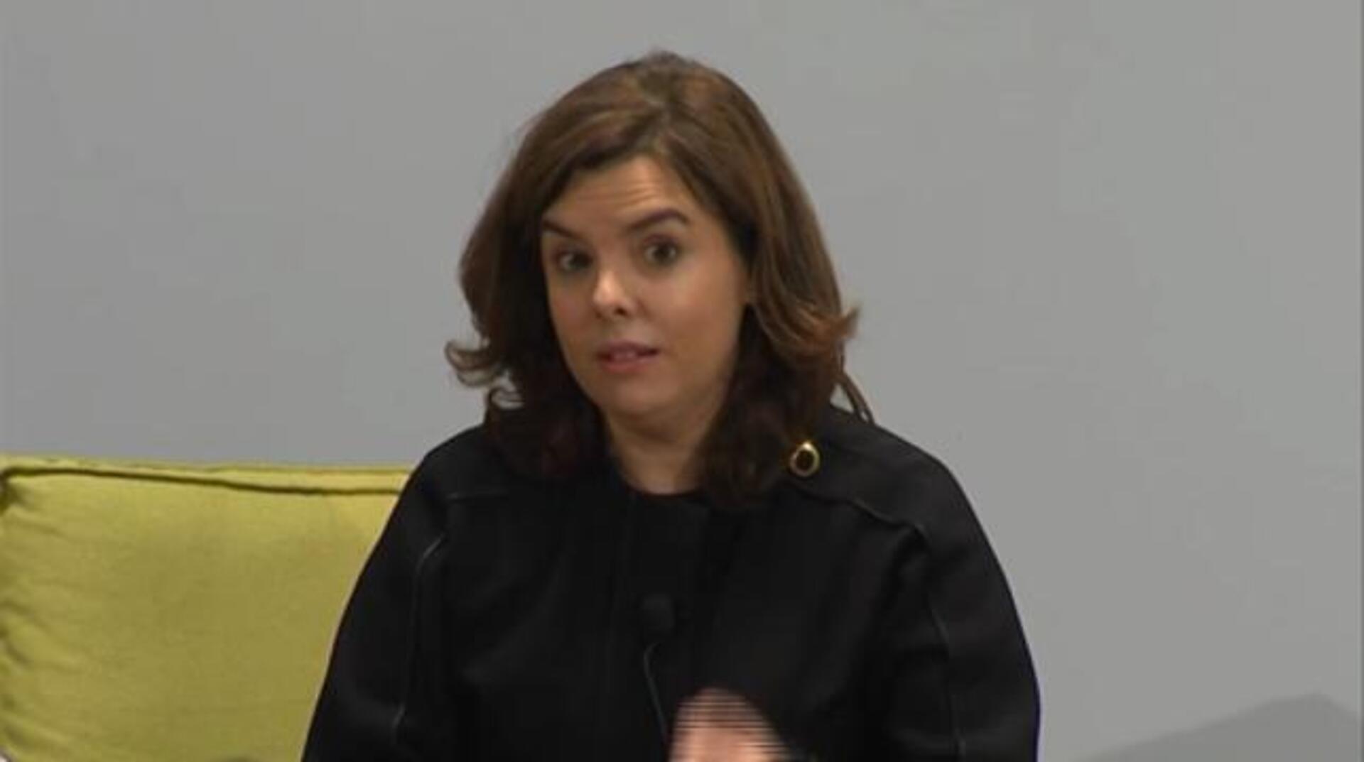 Pedro Sánchez, Manuel Campo Vidal y Mariano Rajoy, este lunes por la noche en el debate electoral