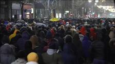 Miles de serbios protestan en Belgrado contra el presidente Aleksandar Vucic