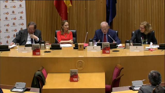 El dardo de Guerra a Sánchez: &quot;A diferencia de otros, este libro lo he escrito yo&quot;