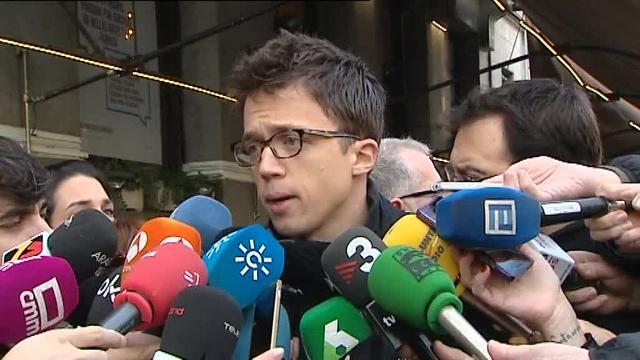 Íñigo Errejón en los pasillos del Congreso de los Diputados