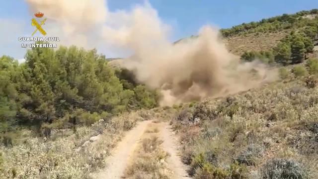 Un ciudadano encuentra 63 kilos de explosivos goma 2 y 288 detonadores