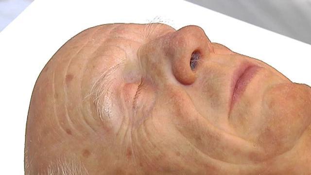 La escultura de Picasso de Eugenio Merino, en pleno montaje en el taller