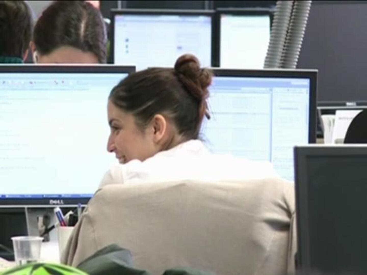 El número de parados en junio registra un descenso récord de 98.853 personas