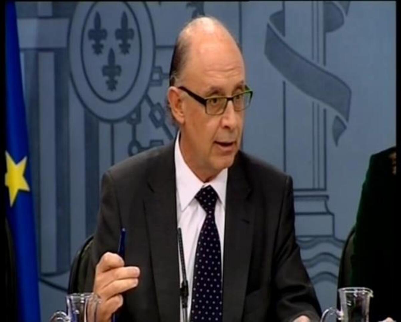 El Gobierno hereda el déficit al 8% y sube los impuestos para recortar 8.900 millones