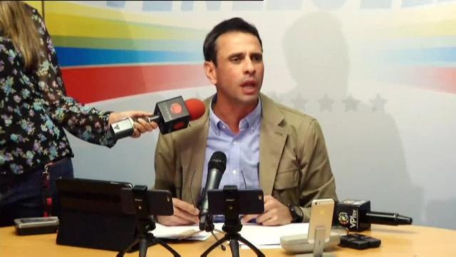 Miembros de la Guardia Nacional Bolivariana repelen una protesta contra Nicolás Maduro