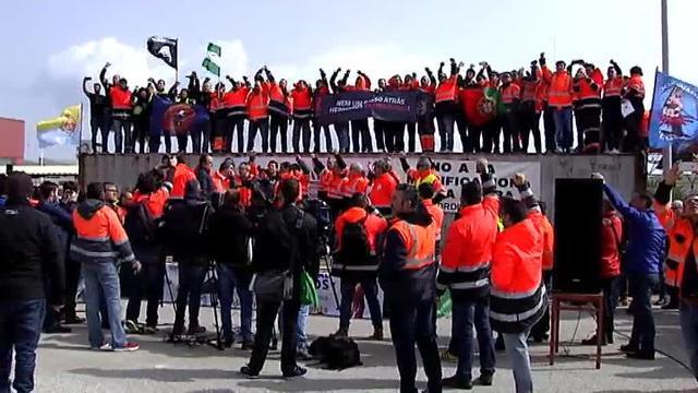Los trabajadores de la estiba han protestado de esta forma a la reforma del sector impulsada por Fomento