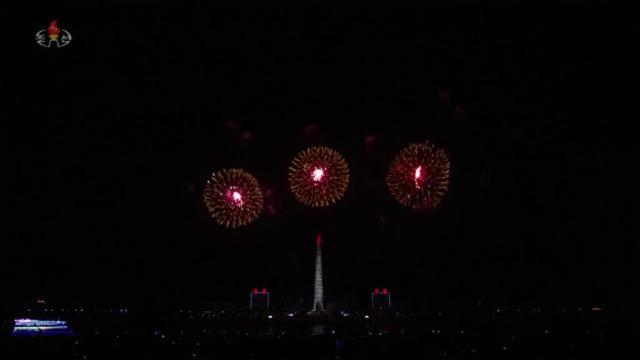 Corea del Norte celebra con fuegos artificiales el 106 aniversario de Kim Il Sung