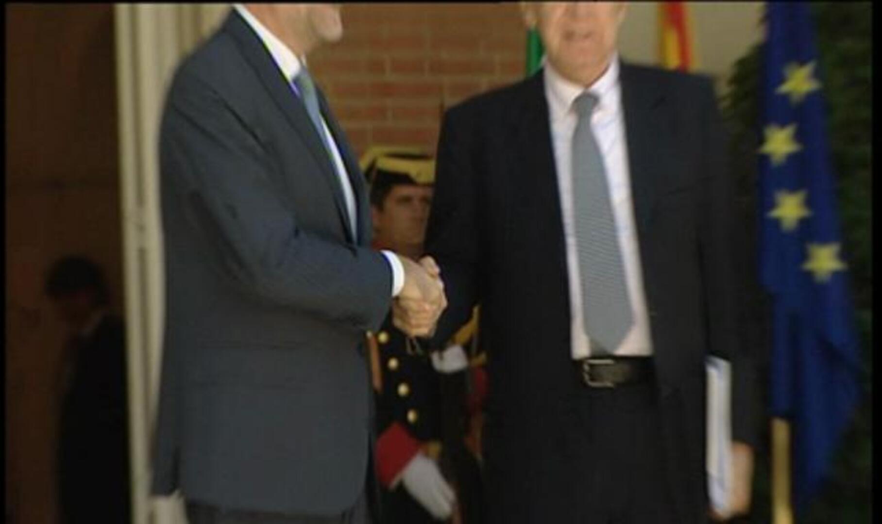 Rajoy recibe a Monti en La Moncloa en una jornada económica decisiva
