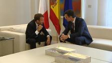 Pedro Sánchez recibe a Emmanuel Macron en La Moncloa