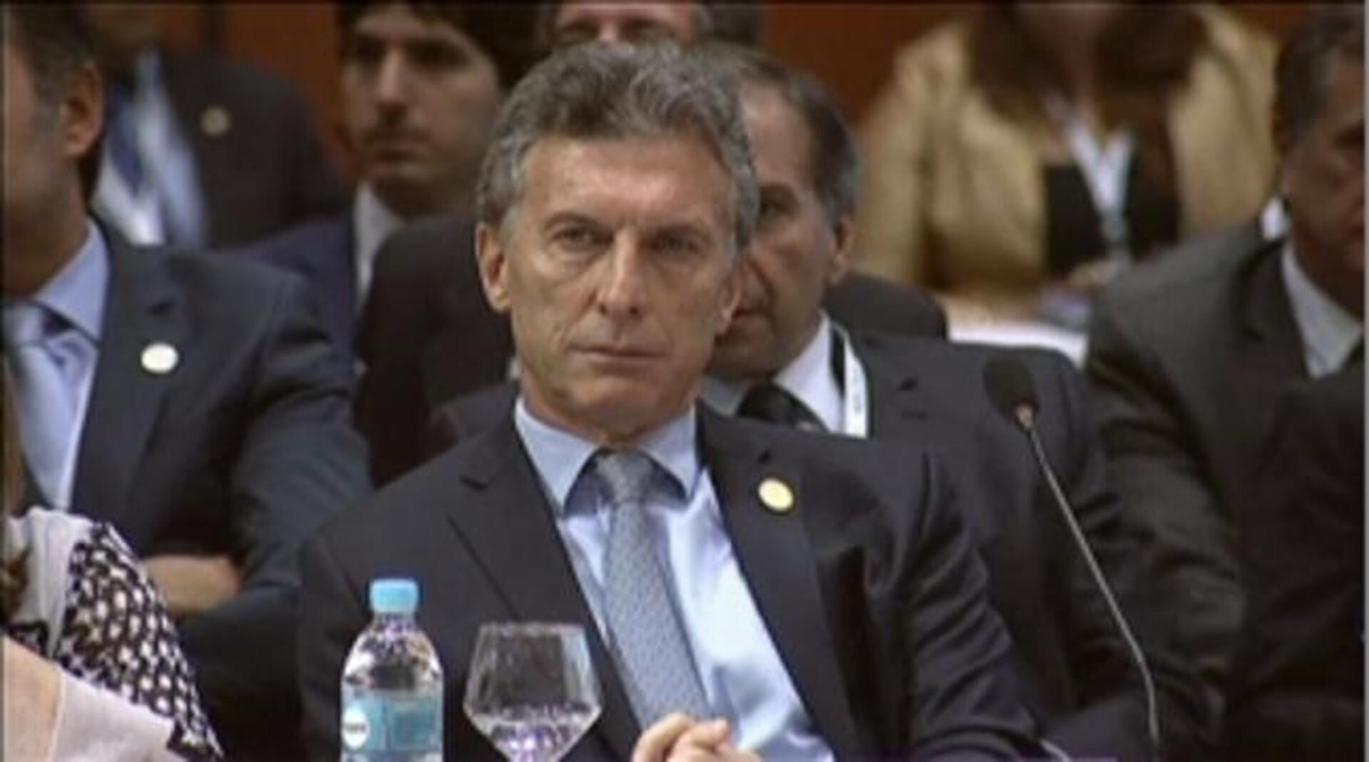 El presidente de Argentina, Mauricio Macri junto a su jefe de Gabinete, Marcos Peña en la cumber del Mercosur