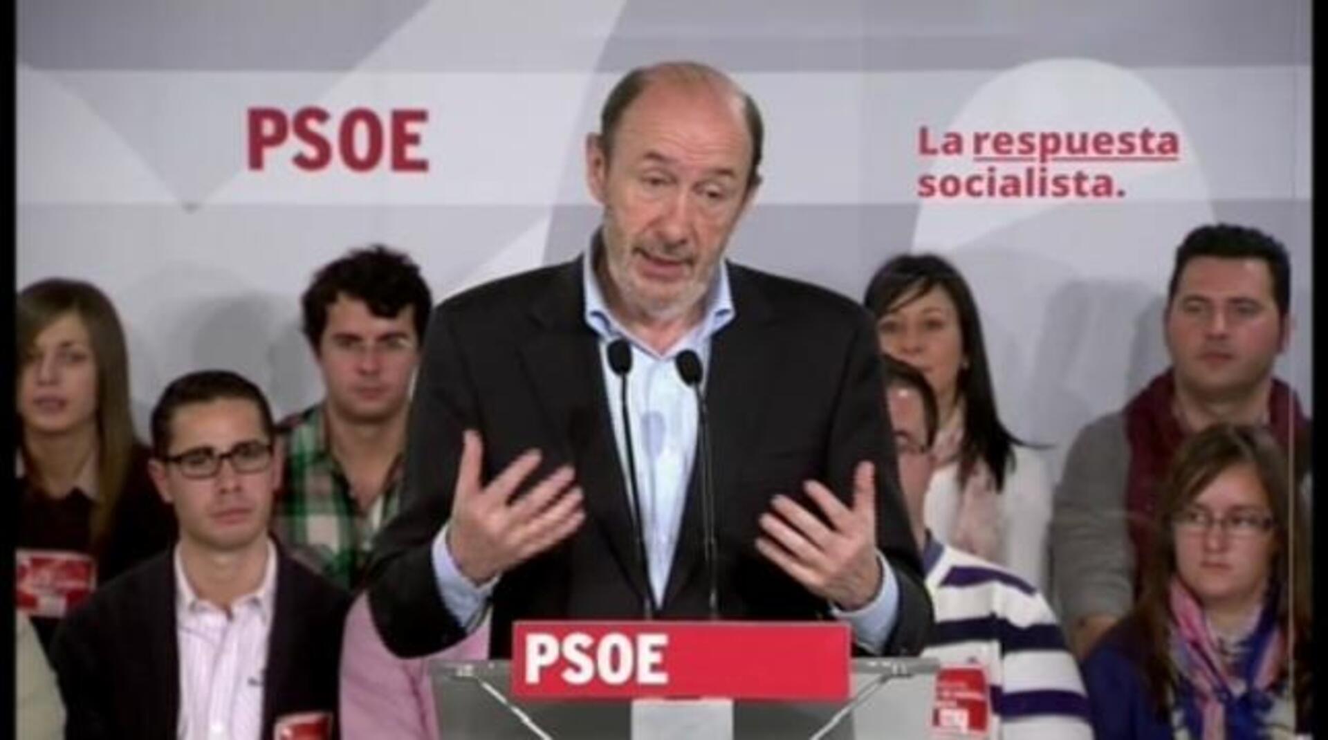 Rubalcaba: «El PP utiliza la crisis para vender la mercancía de siempre»