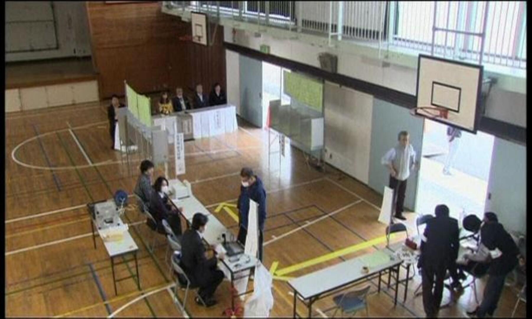 Japón conmemora un mes del peor terremoto de su historia