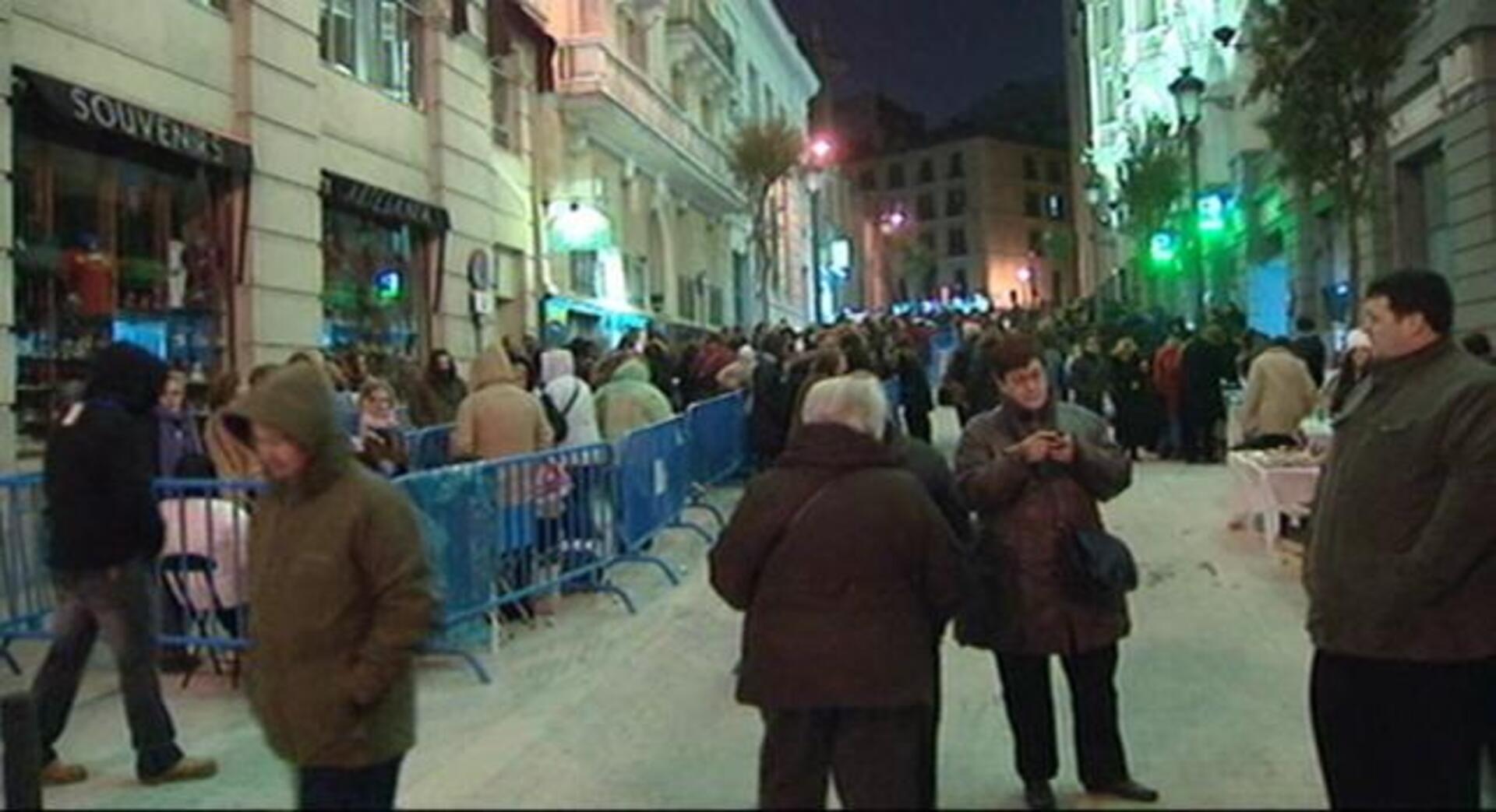 El Rey venera al Cristo de Medinaceli