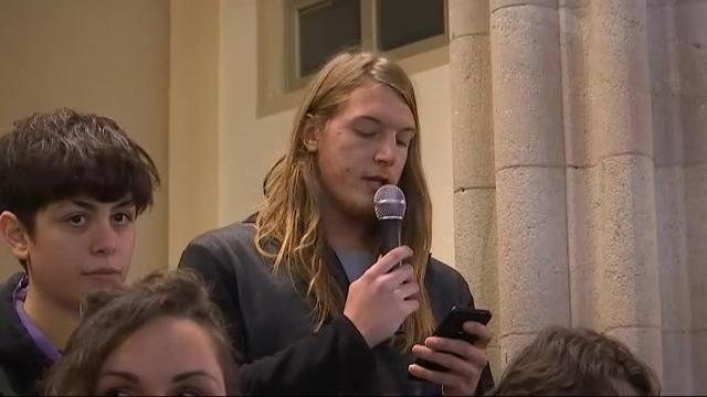 Terrassa se concentra contra el fascismo