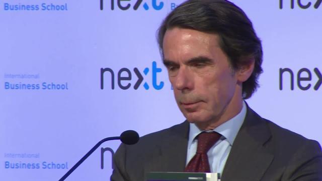 Aznar ofrece su ayuda para unir el centro-derecha