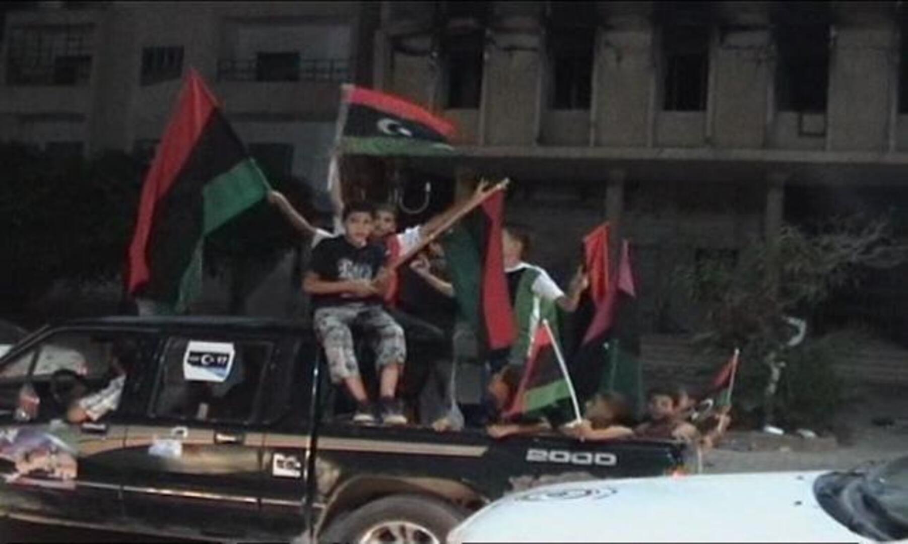 Saif al-Islam reaparece ante los medios, mientras se le daba por capturado