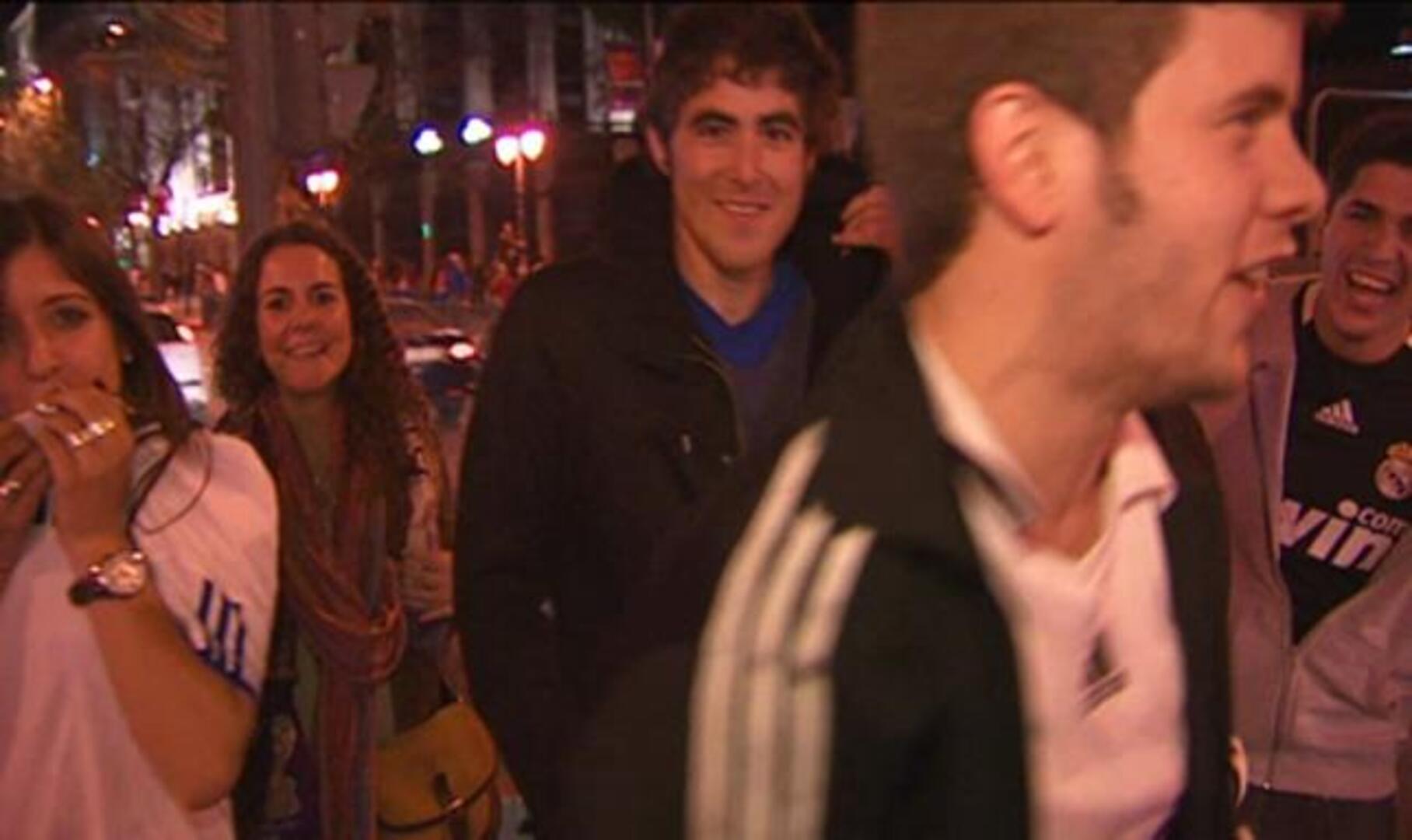 Un millar de aficionados acuden a Cibeles a festejar la victoria ante el Barcelona