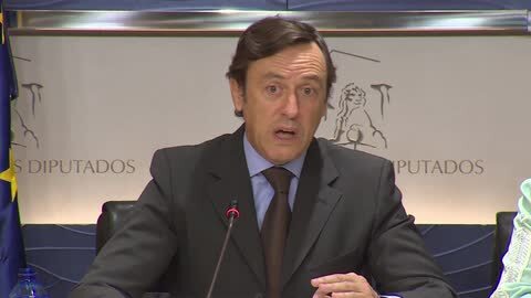 Rafael Hernando y Ana Oramas en el Congreso, tras el anuncio del «sí» de Coalición Canarias a Rajoy