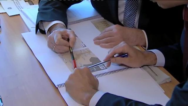 Mariano Rajoy, entre Íñigo de la Serna y Cristina Cifuentes, ante el AVE «Miguel de Cervantes»