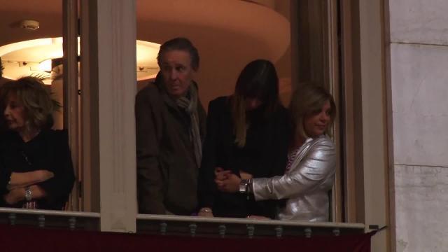 Terelu emocionada junto a Las Campos de procesión