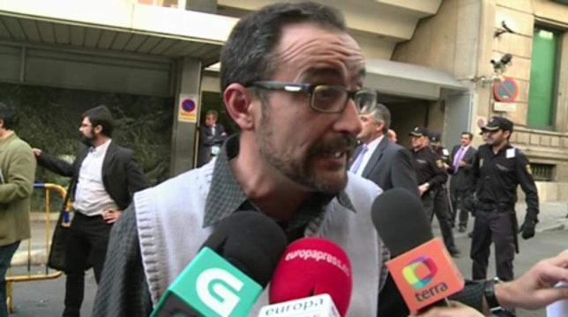 Un acusado por el 25-S se niega a entrar en la Audiencia: «No reconozco lo que se me imputa»