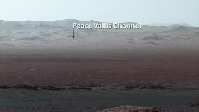 Vídeo: El rover Curiosity echa la vista atrás en Marte / Foto: