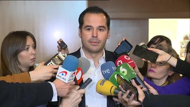 Aguado: &quot;Lo de Cifuentes va más allá del acuerdo de investidura, es un delito muy grave&quot;