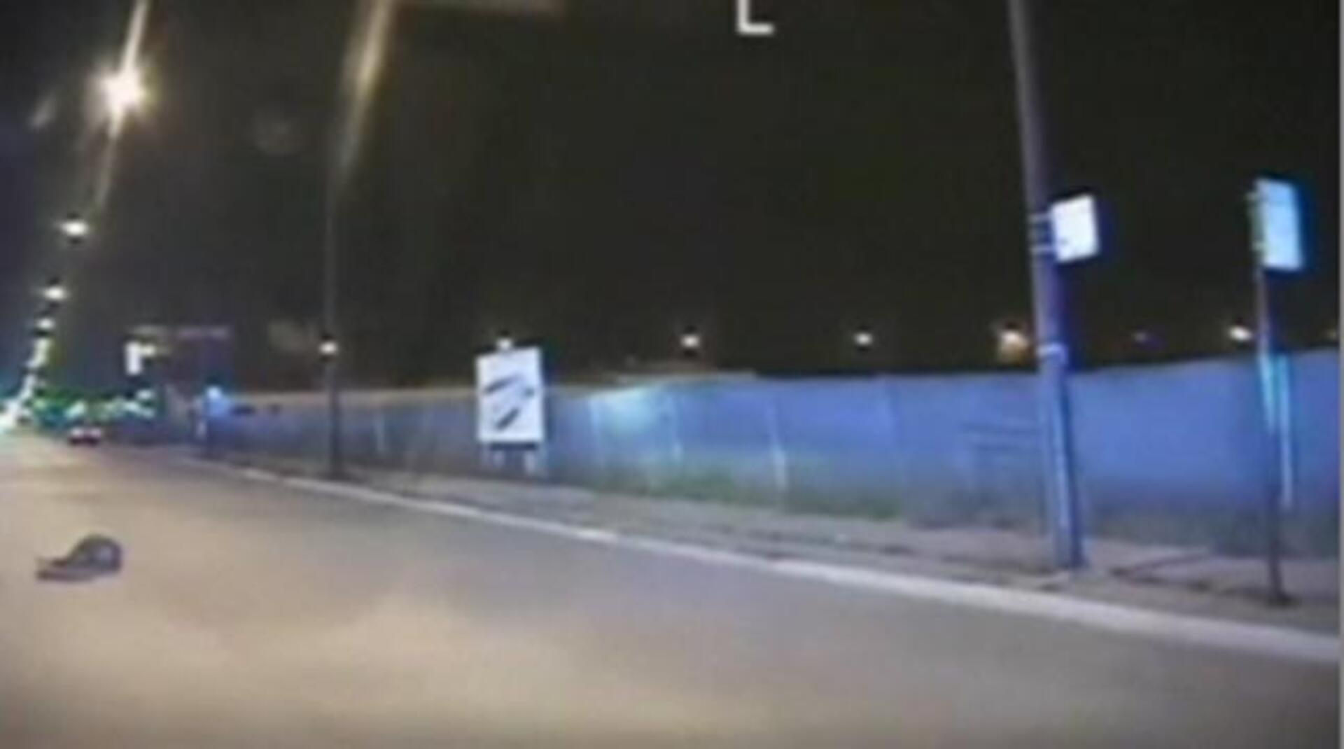 Un policía blanco de EE.UU. mata con 16 disparos a un joven negro en Chicago, según un vídeo