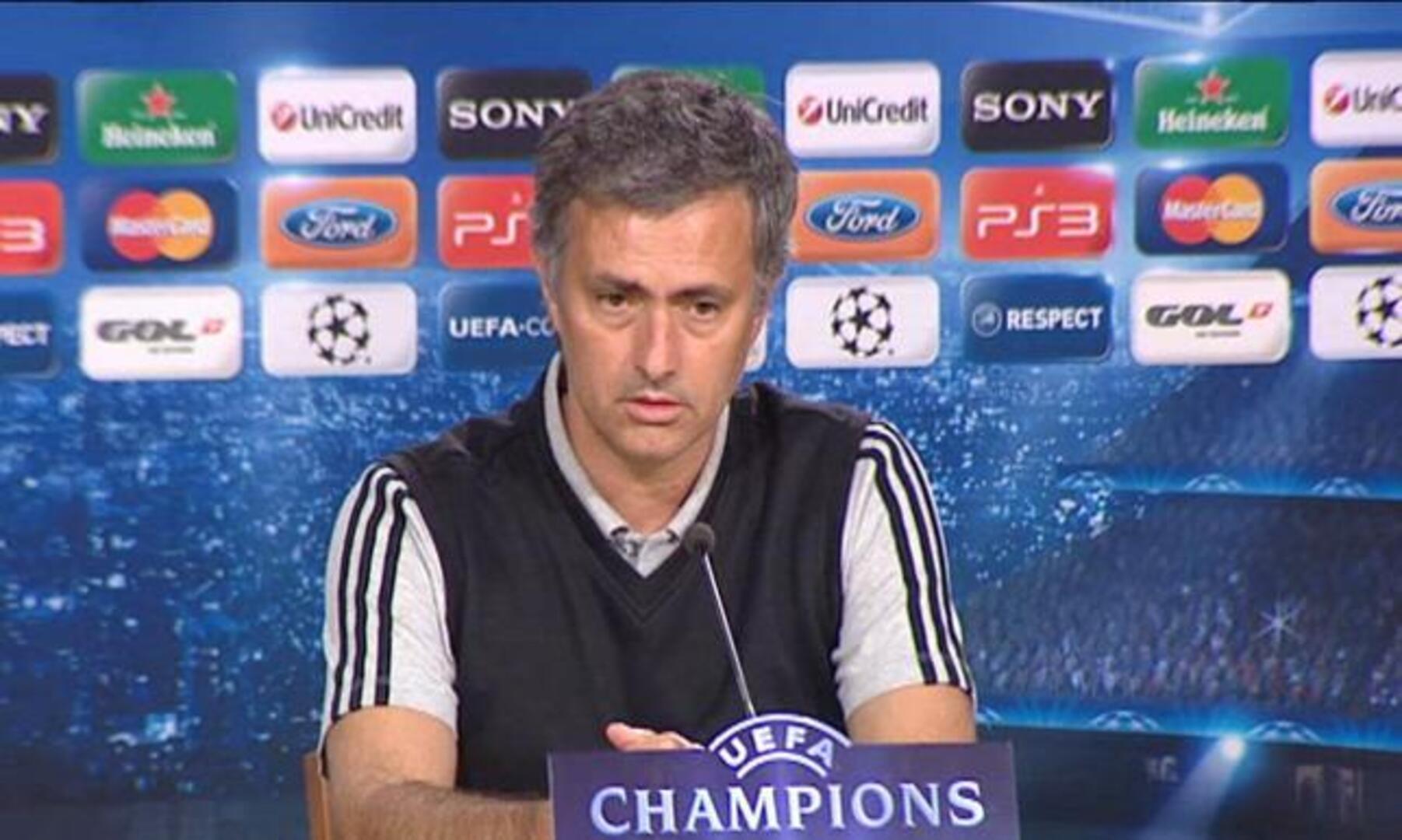 Mourinho: «Hay equipos que se pueden limpiar de tarjetas, pero nosotros no»