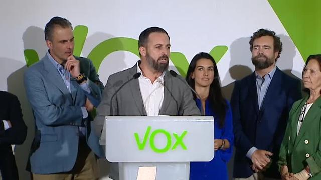 El PP celebra con sus peores resultados que ha salvado los muebles con Madrid y que ha evitado el temido &#039;sorpasso&#039;