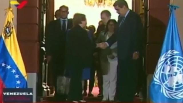 Bachelet se reúne con Maduro en Caracas para abordar la crisis