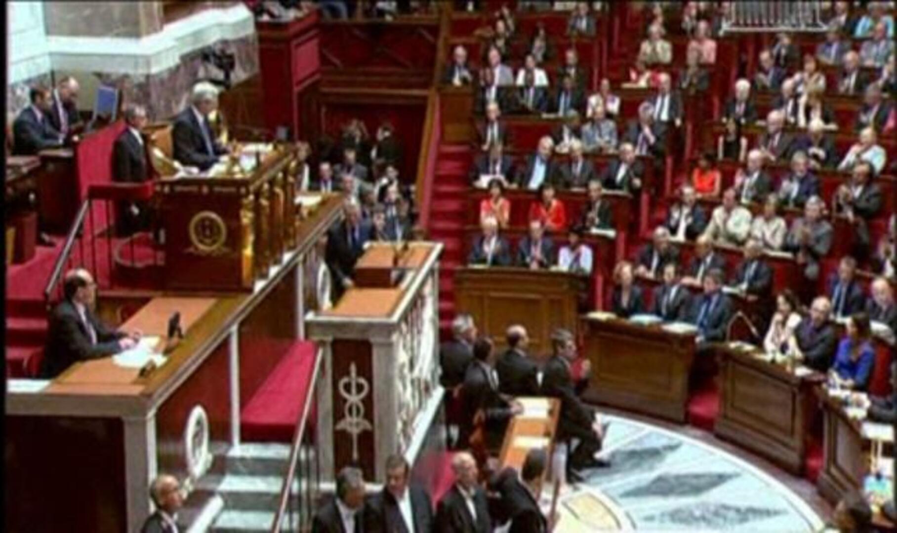 El socialista Hollande sube los impuestos para recaudar 7.200 millones