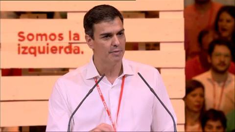 Pedro Sánchez, antes de iniciar su discurso en la clausura del Congreso Federal