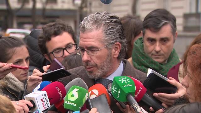 Granados niega que las siglas de su agenda sean de donantes del PP