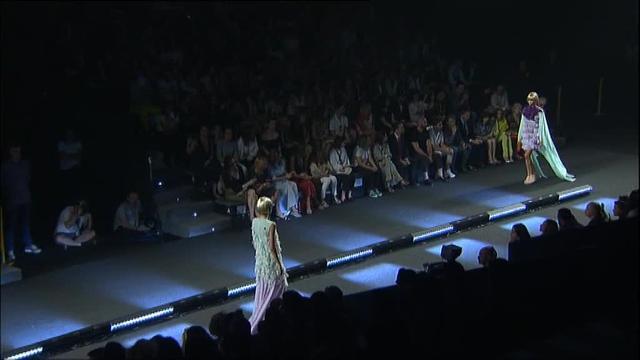 Duyos desfila en la Mercedes-Benz Fashion Week